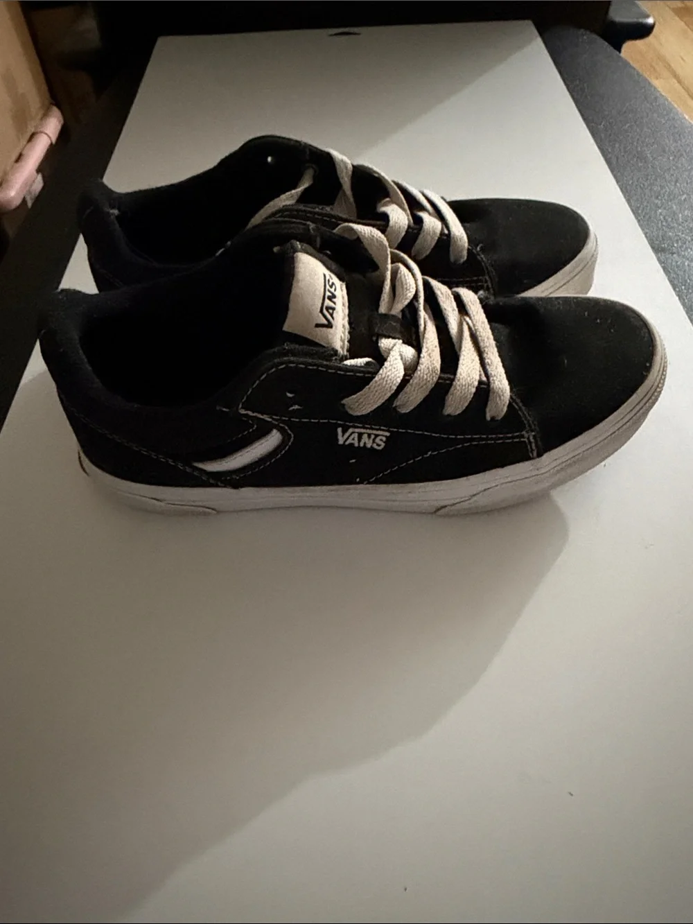 Vans Youth 3.5 big boy Black and White Low-Top Sneakers